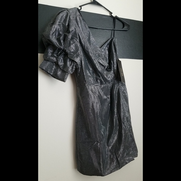 NEW LISTING! BRAND NEW WITH TAGS DO+BE Manhattan Puff Sleeves Dress - Picture 7 of 16